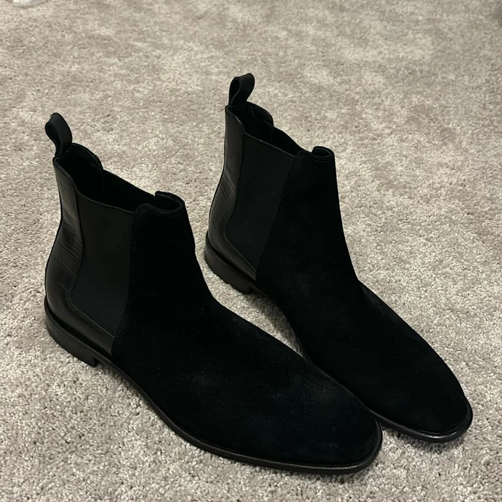 DONALD PLINER Calf Suede Chelsea Boot In black